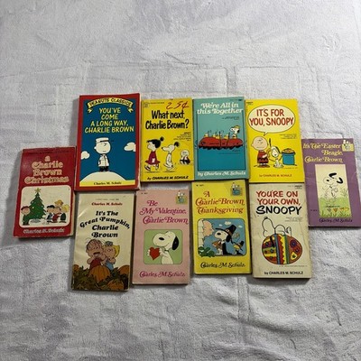 Lot of 10 Vintage Peanuts Charlie Brown Snoopy books paperback 60 s, 70 s & 80 s