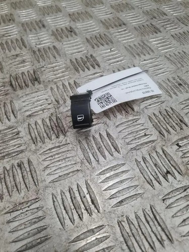 VW PASSAT B7 ALLTRACK 365 Fensterheber Schalter Vorne links 1.90 33302732