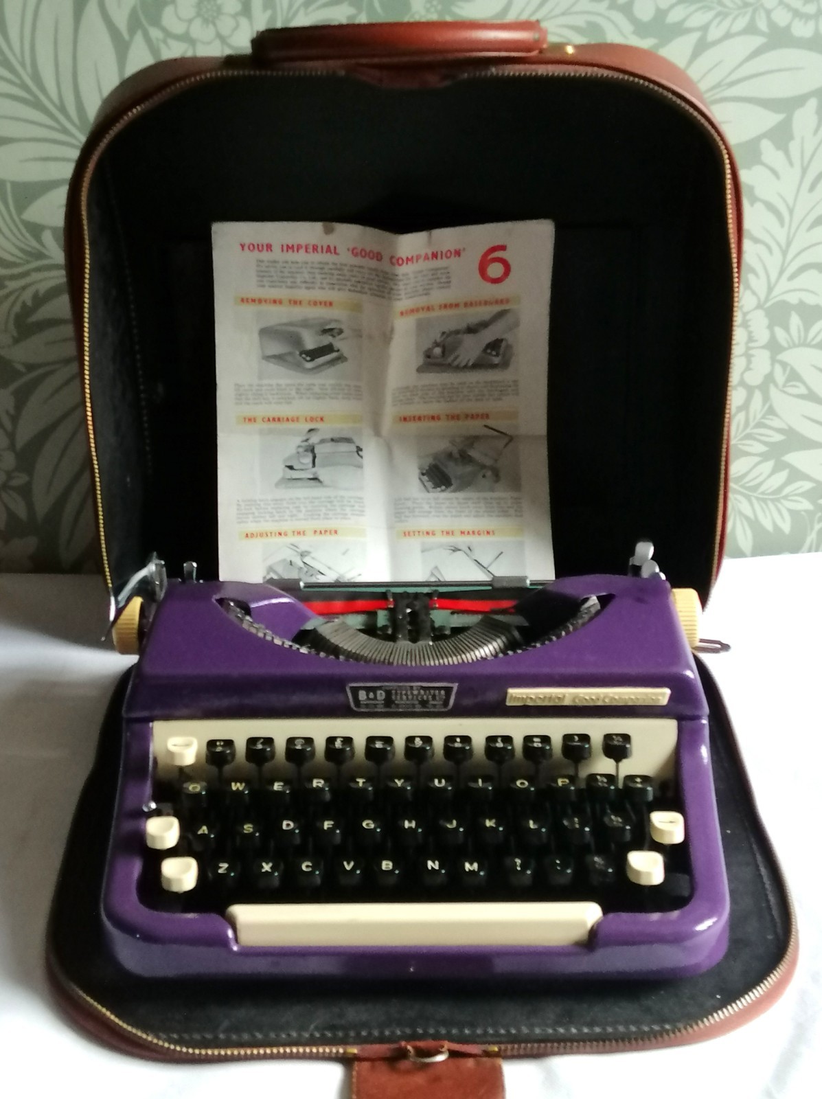 Spares & Repair/Prop Vintage Imperial Good Companion Typewriter - Painted Purple