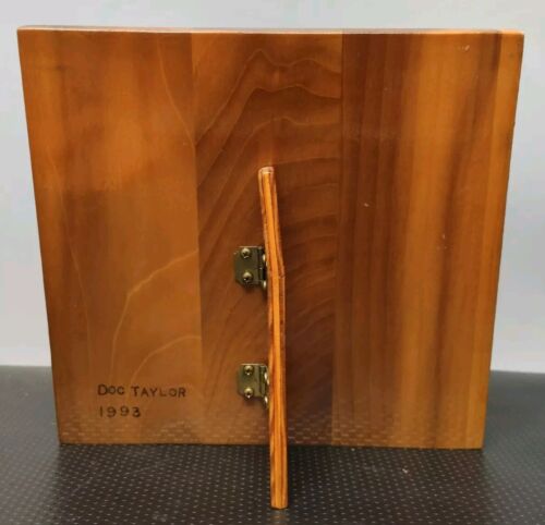 Primitive Wood Engraved Horse & Foal 8½" X 8¼" Picture W/Stand "Doc Taylor 1993" - Picture 3 of 8