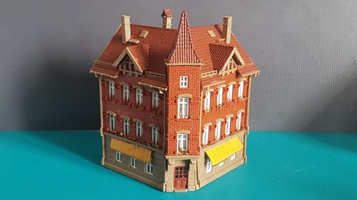 PALAZZO STILE GOTICO GERNANICO VOLLMER 53653 85x85x110mm SCALA N PLZ0002 | Zustand: Usato