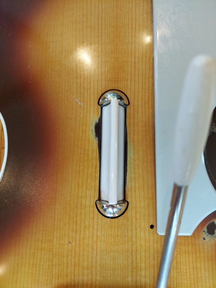 Controlador de guitarra Rock Band Hofner Xbox 360 con correa y juego Beatles Foto 4 de 4