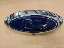 NEW Take off OEM 2023 - 2026 Ford Super Duty front Grille Emblem SC3Z8213B