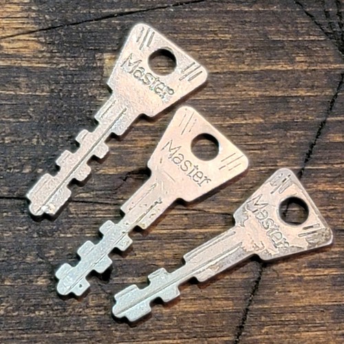 Lot of 3 Vintage Master Lock Padlock Flat Keys Numbered L20 - L26 - L31 ...