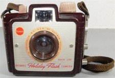 242/1016 Vintage Kodak Brownie Holiday Flash Camera 1950s