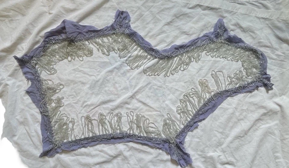 ANTIGUO VESTIDO DE CREPÉ CON CUENTAS DE PLATA DE 1920 Foto 3 de 4