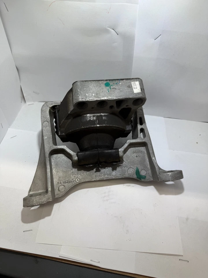 Montaje superior del motor BV6Z-6038-A Ford Focus ST (lado del pasajero) Foto 3 de 4