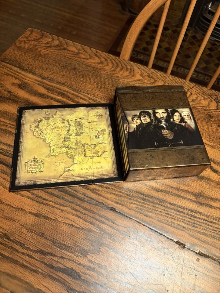 The Lord of the Rings: Extended Edition Trilogy Box Set Blu-Ray 15 Discs CLEAN - Image 4 of 4