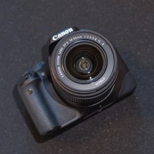 Canon EOS 550D 18 Megapixel DSLR with 18-55mm Lens and Battery