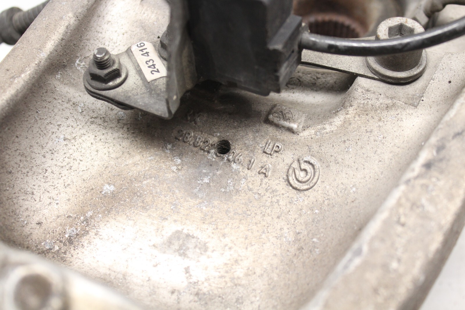 03-11 Maserati Quattroporte S M139 Front Right Side Spindle Knuckle Hub OEM 