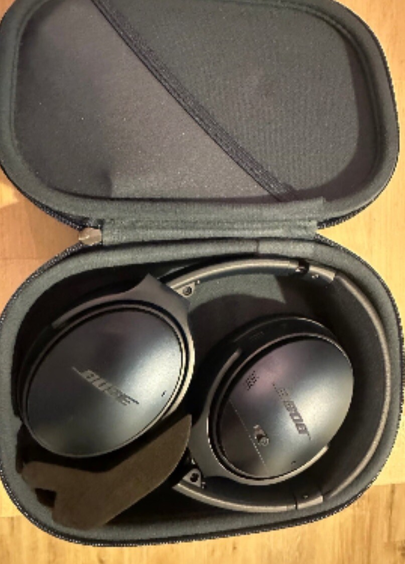 Bose QuietComfort 35 II Bluetooth Wireless Over-Ear Headphones - Black-image