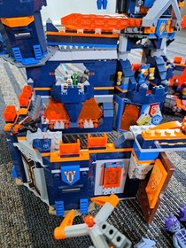 [RETIRED] LEGO NEXO KNIGHTS Knighton Castle 70357 w/ Manual