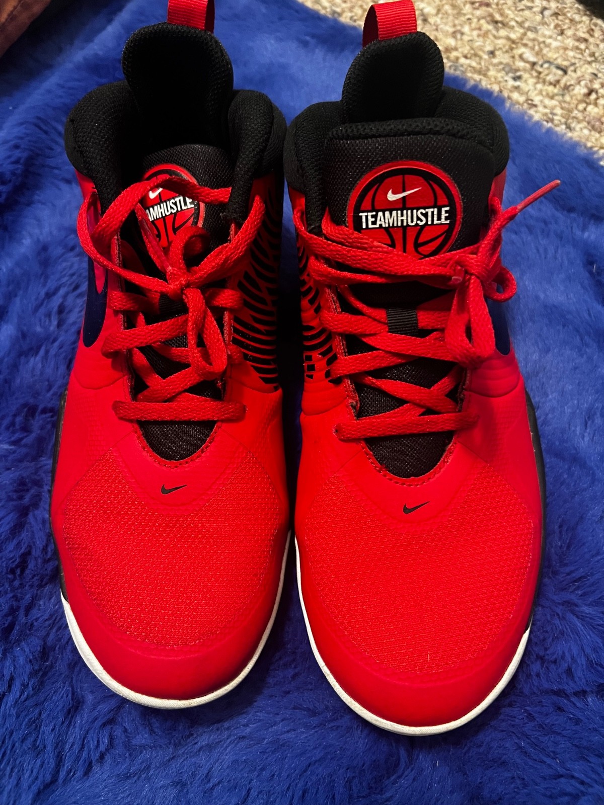 *New* Nike Team Hustle Youth Size 6Y Red Black Basketball Sh
