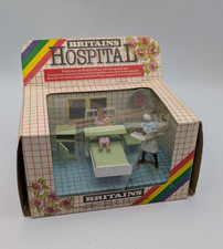 figurines Britains Hospital 7853 circa 1980 infirmière  avec mère et son bébé