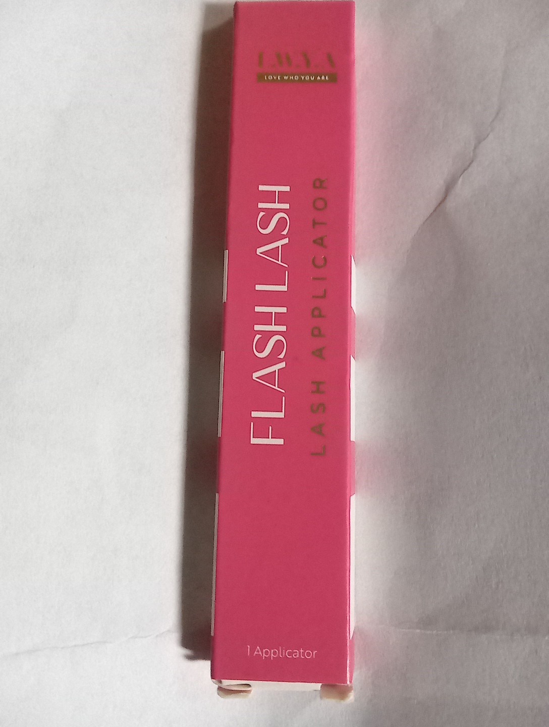 LWYA Flash Lash -FLIRT- (3 pairs) Self-adhesive False Lashes  +  LASH APPLICATOR