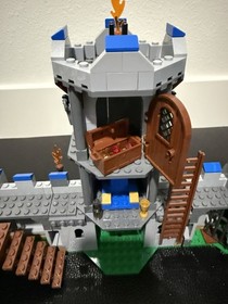 LEGO Castle King's Castle 70404 /100% COMPLETE  Set w/ Minifigs & Instructions