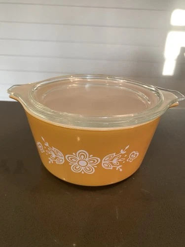 Vintage Pyrex 473-B Butterfly Gold Round 1 Quart Casserole Dish with Lid