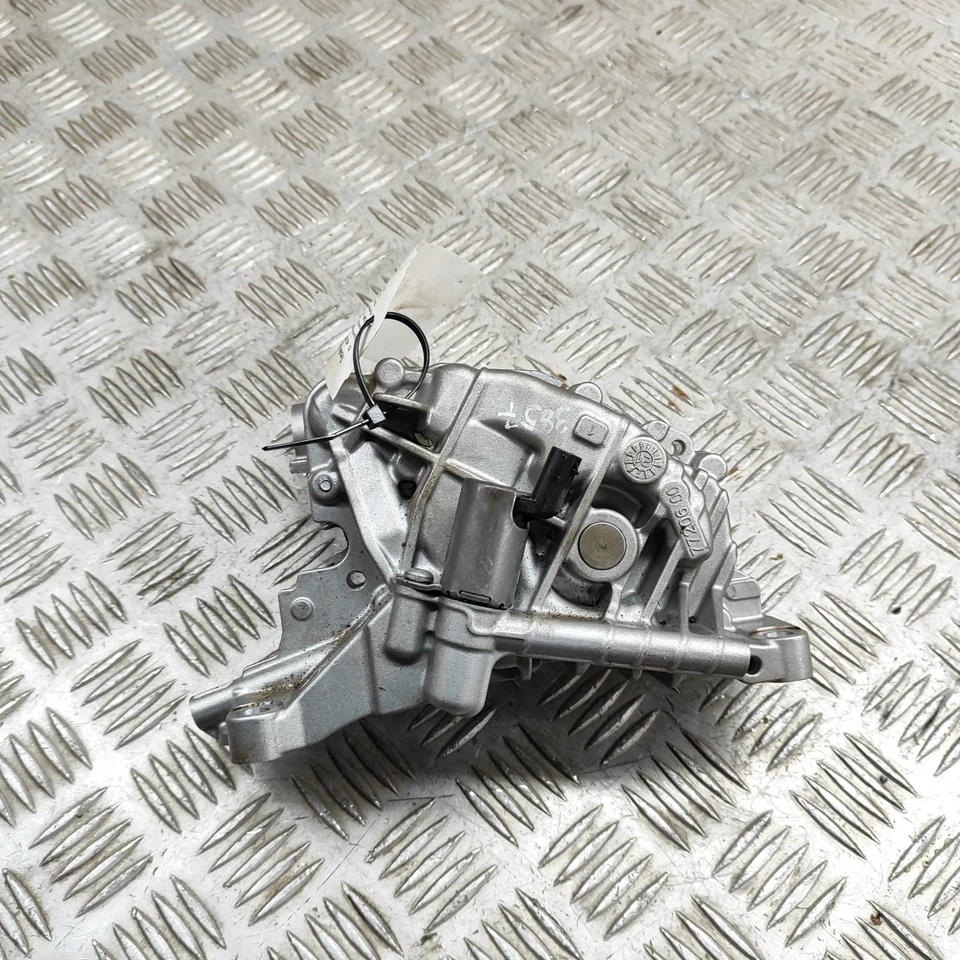 沃尔沃 XC40 B4 油泵 32140169 3229850 2.0 混合 145KW 2022 23516717 — 第 2/4 张图片