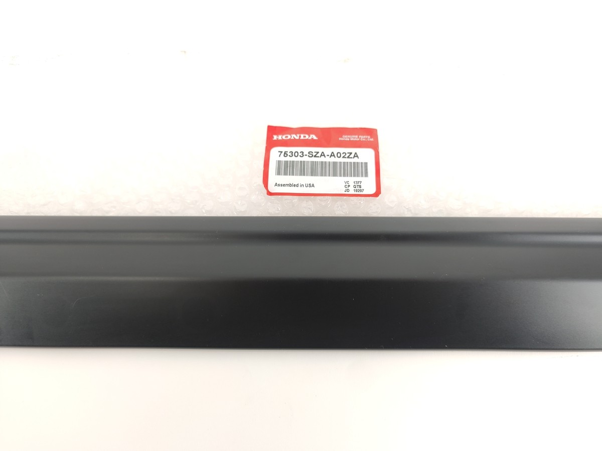 Genuine OEM Honda 75303-SZA-A02ZA Right Rear *Nh533* Protector