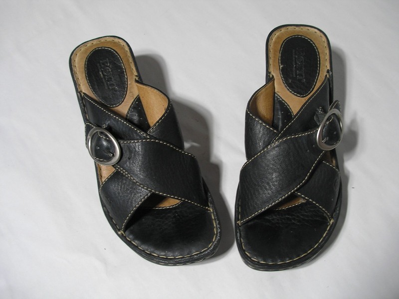 Women's BOC Born Black Leather Wedge Heel Platform Buckle Slip-on Size 8/39 W349