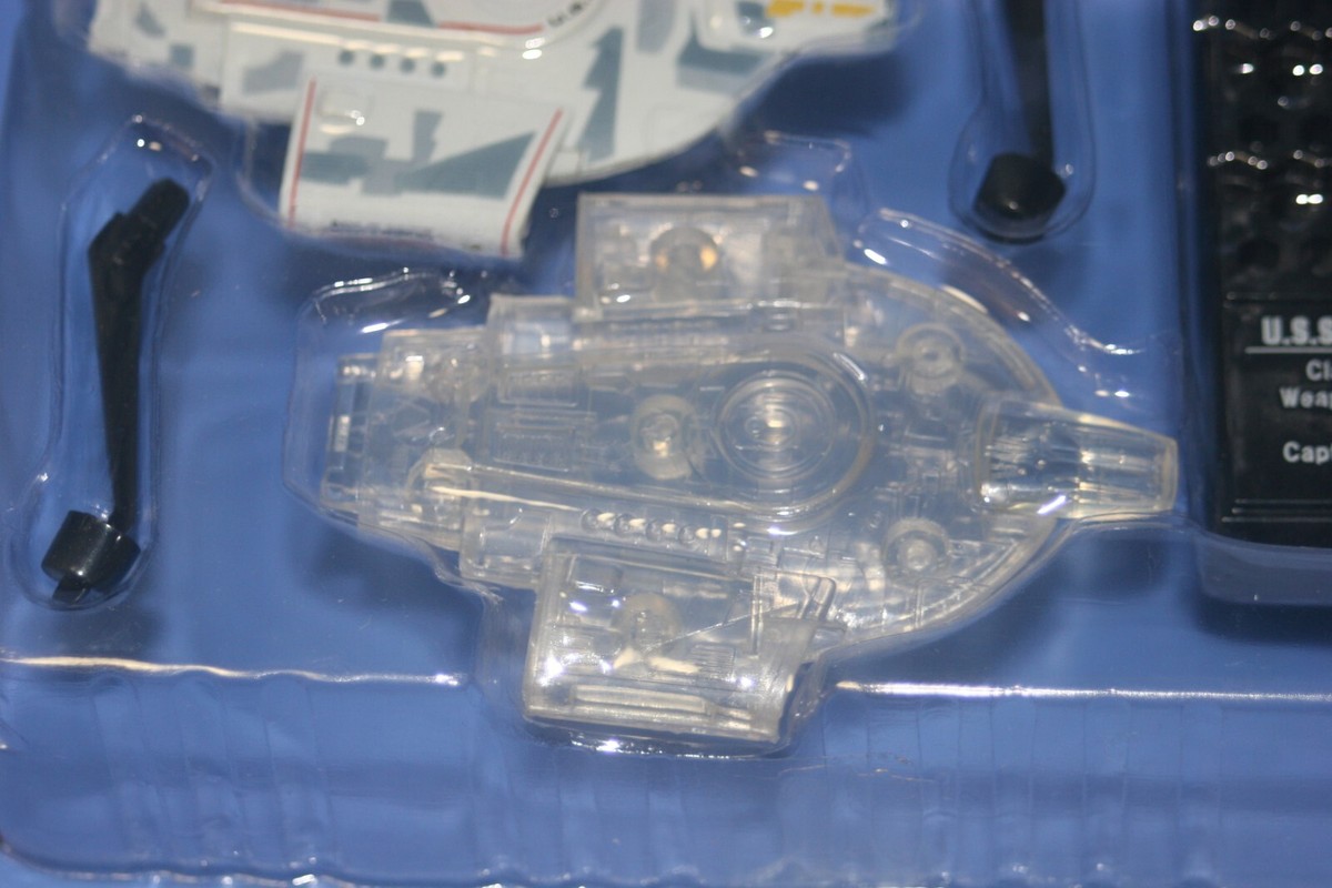 STAR TREK U.S.S. DEFIANT NX-74205 Normal and shielding F-toys