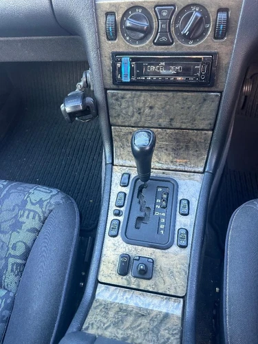 MERCEDES E280 AVANTGARDE AUTOMATIC (top spec in 1997) - Picture 7 of 21