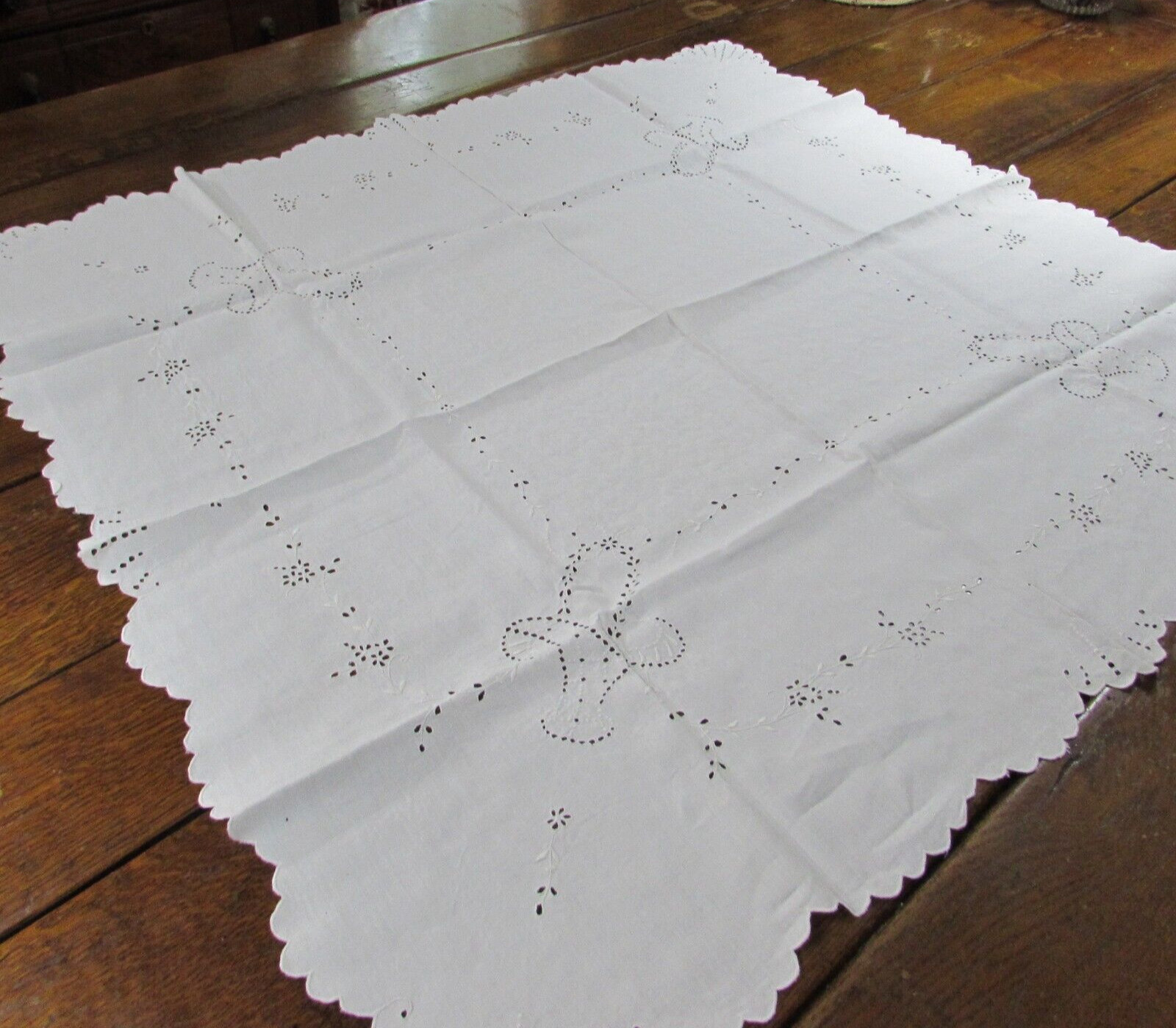 Vtg. White Linen Tablecloth Whitework Eyelet Lace Embroidery Baskets Garlands