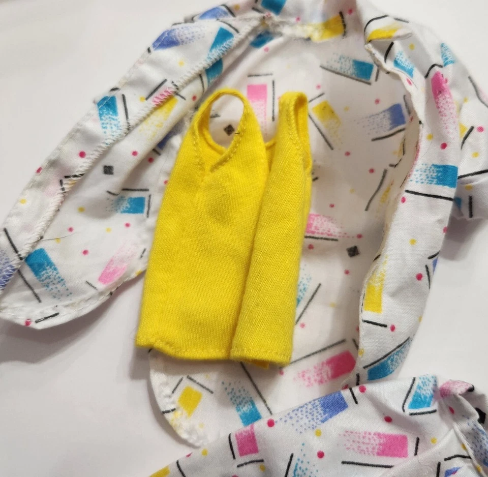 ROPA MUÑECA BARBIE TOP PANTALONES Y CHAQUETA #4465 CONJUNTO MODA CALIFORNIA 3 PIEZAS Foto 3 de 4