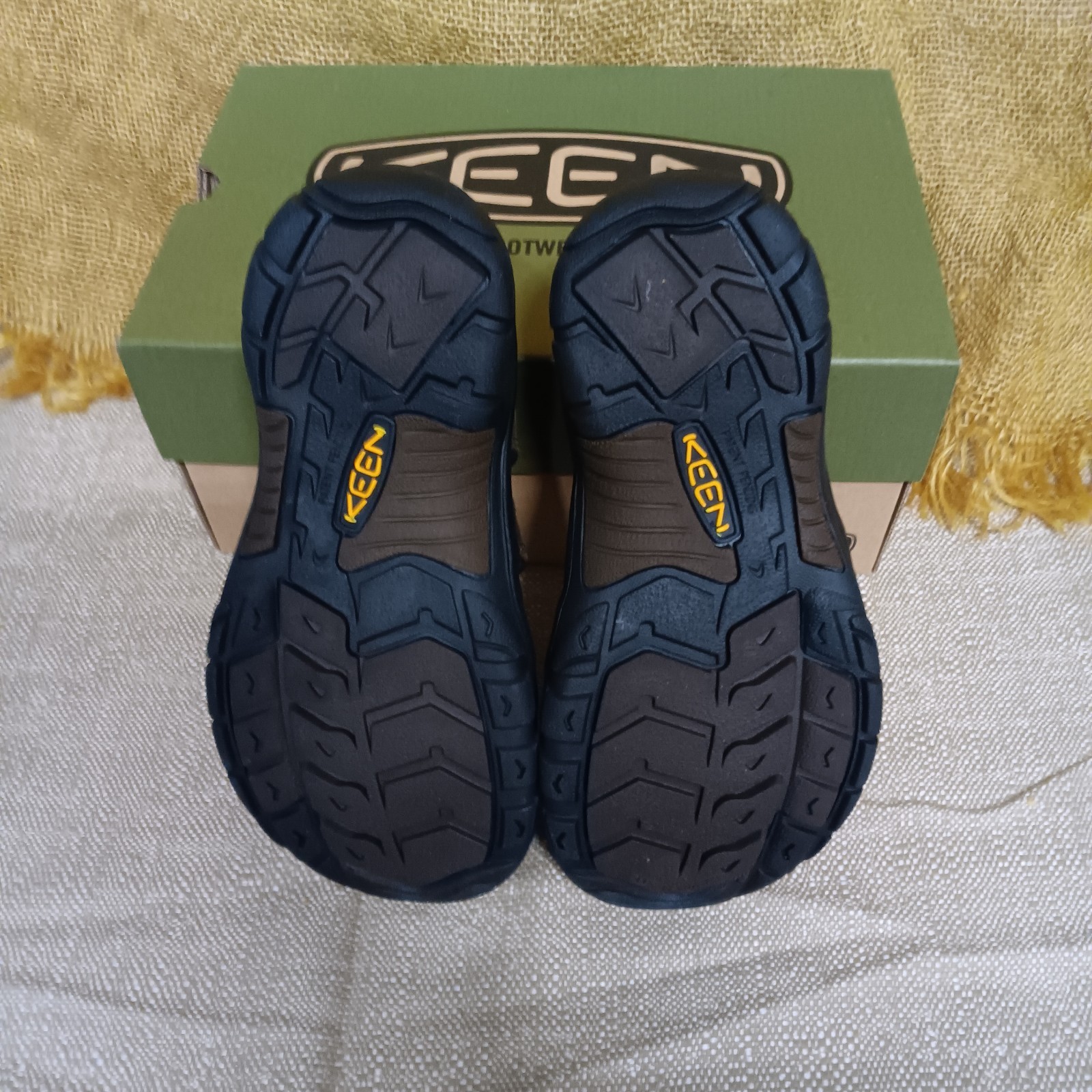 Scarpe Keen Youth Newport Premium in gomma marrone scuro!! Taglia 2