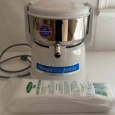 Omega Juicer Model 1000 with Filters