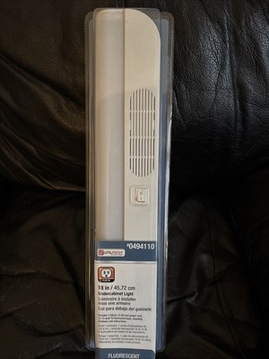 Utilitech Under Cabinet Lights 18 Inch Fluorescent Light 60  Power Cord SEALED