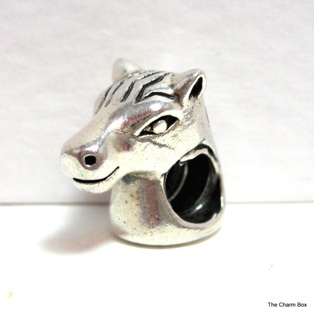 GENUINE CHAMILIA RETIRED AND RARE HORSE HEAD CHARM GB-19 UK