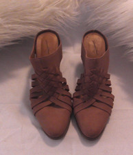 UNIVERSAL THREAD WOMENS STRAPPY SLIP ON MULES BEIGE FAUX LEATHER SIZE 8 1/2 MEDI