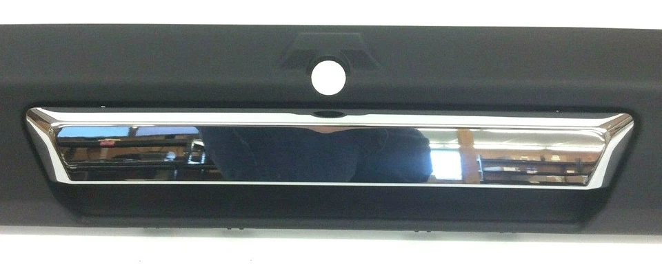 Черная хромированная ручка двери люка задней двери 2017-2020 Ford Super Duty от оригинального производителя - Изображение 3 из 4