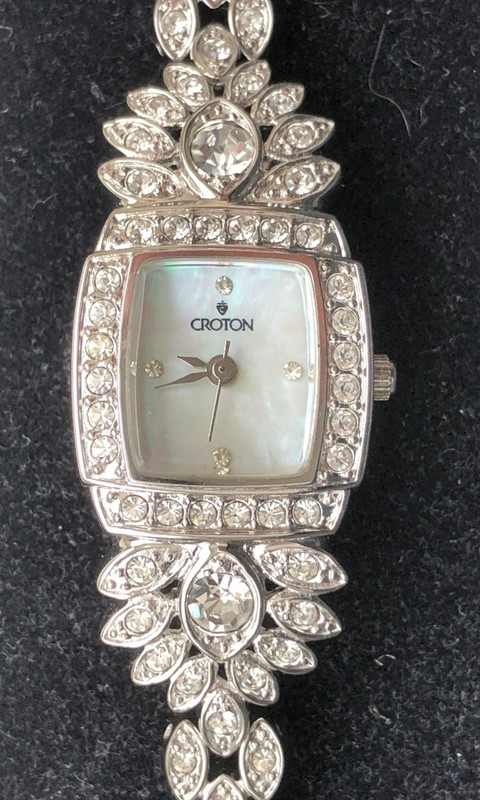 GORGEOUS VINTAGE LADIES CROTON FANCY CZ? RHINESTONE? COVERED QUARTZ WATCH
