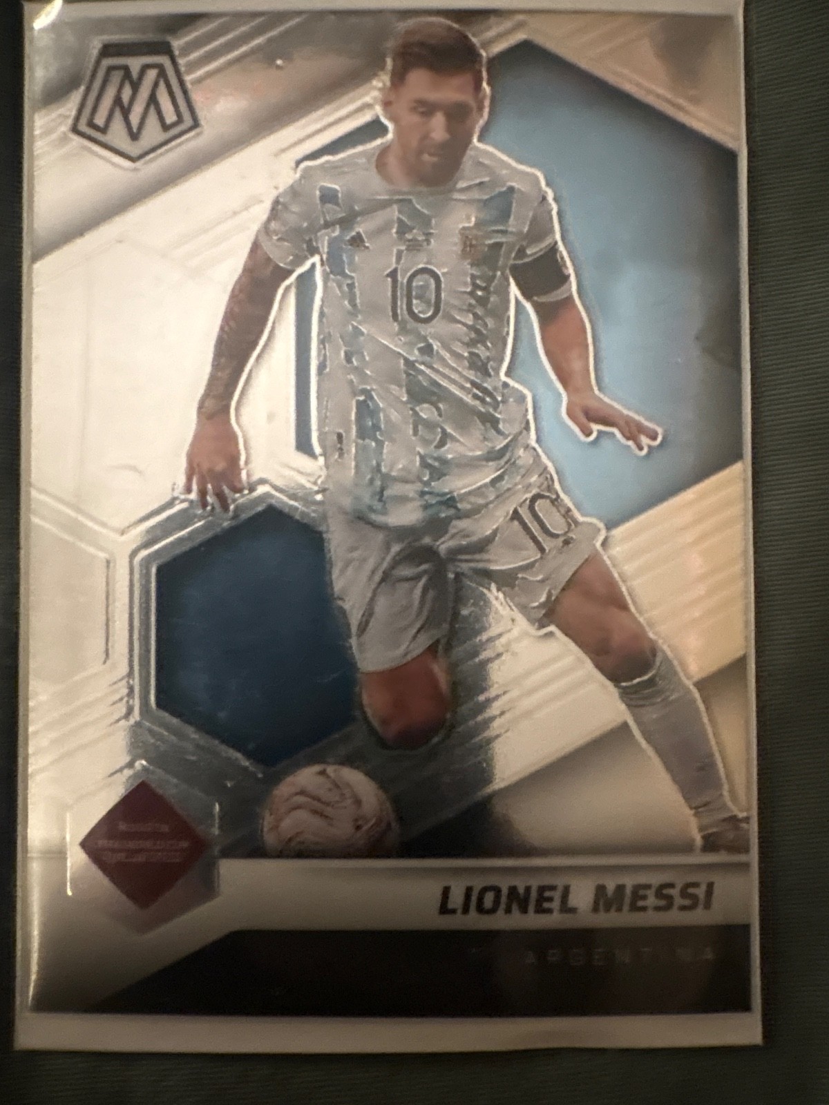 2021-22 Panini Mosaic FIFA Road to World Cup - Lionel Messi #10 Silver Prizm
