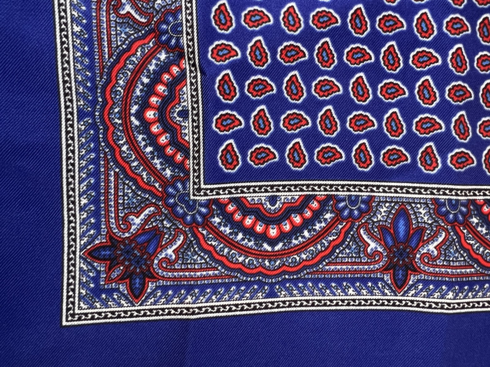Hackett Pocket Square Paisley Boarder Pattern 100percent Silk Made In Italy RRP £85 image 5