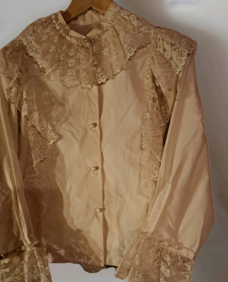 JUEGO COMPLETO DE 3 PIEZAS MEDIDAS DE DISFRAZ HECHO A MANO EN MUY BUEN ESTADO PIONEER COTTAGE CORE AMISH  Foto 4 de 4