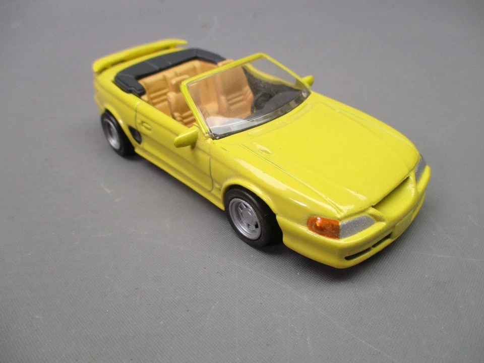 DV12461 NEW-RAY 1/43 1:43 FORD MUSTANG GT CONVERTIBLE 1994 JAUNE - Photo 2/4