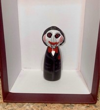 Handbemalte Holzsäge inspiriert Puzzle große Zapfen Puppe Unikat Horror Puppe