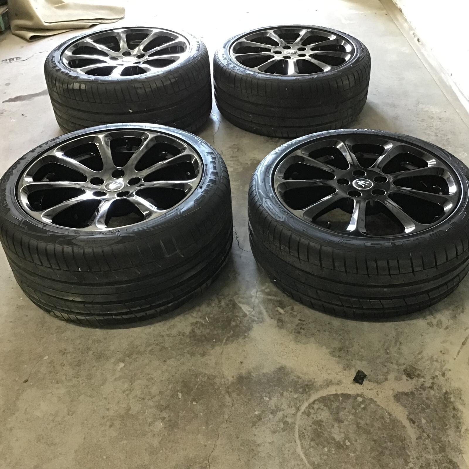 2004-2012 MASERATI QUATTROPORTE Set 4 W/ Caps Wheels with new tires 19 Inch