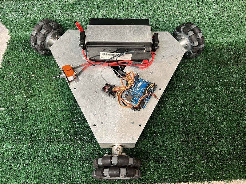 SuperDroid Robots Prebuilt Tri-Wheel Vectoring Robot Kit IG32 Medium Duty SB