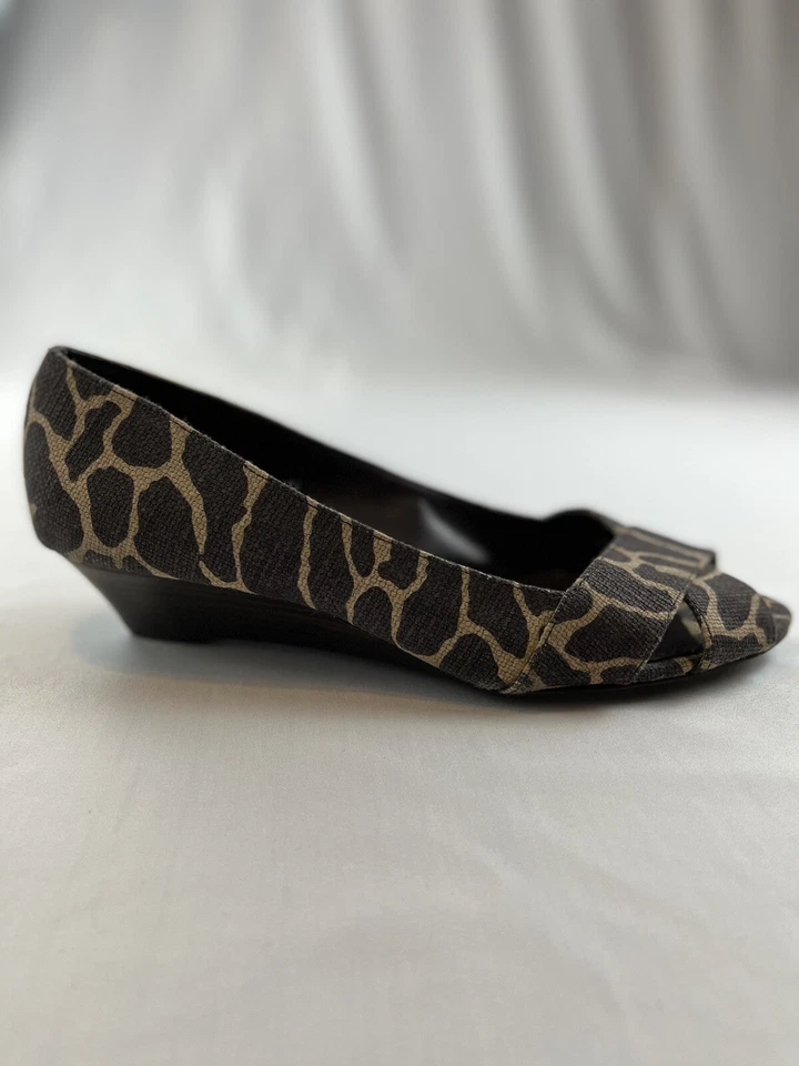 Lauren Ralph Lauren Animal Giraffe Print Brown Wedge Heel Open Toe Size 8.5B - Image 2 of 4