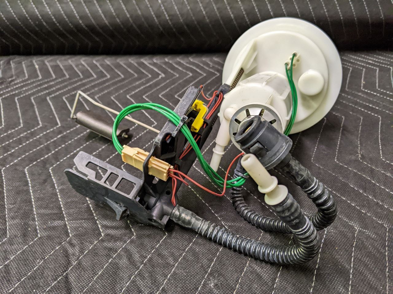 BMW E60 M5 Fuel Filter Pressure Regulator 2282689 eBay