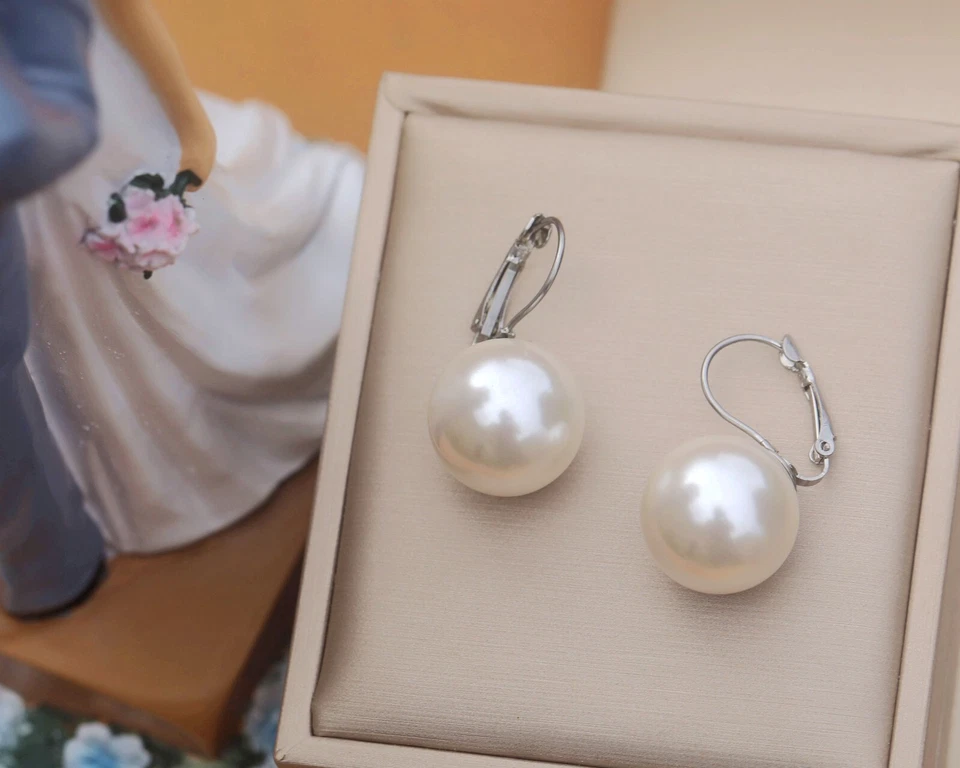 Boucles d'Oreilles Dormeuses Argenté Grosse Perle Blanche 18mm Class Retro E3 - Photo 1/4