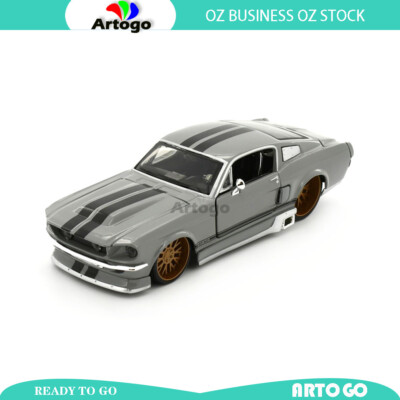 Design CLASSIC Muscle 1967 Ford Mustang GT Gray scale 1:24 model car diecast toy