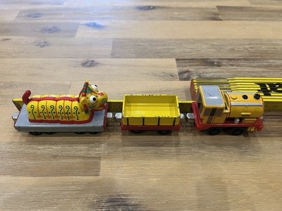 Thomas and Friends, Lokomotive Mit 2 Anhängern, Metall, Kunststoff, Magnete