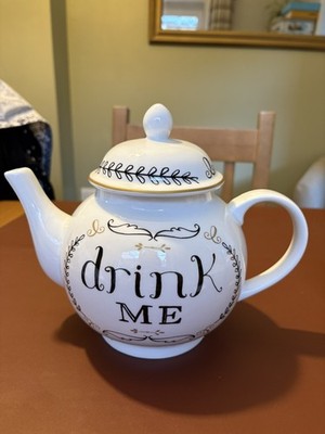 Disney s Drink Me Alice im Wunderland große Porzellan Teekanne nie benutzt 