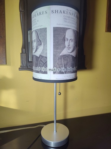 William Shakespeare Table Lamp - Picture 3 of 4