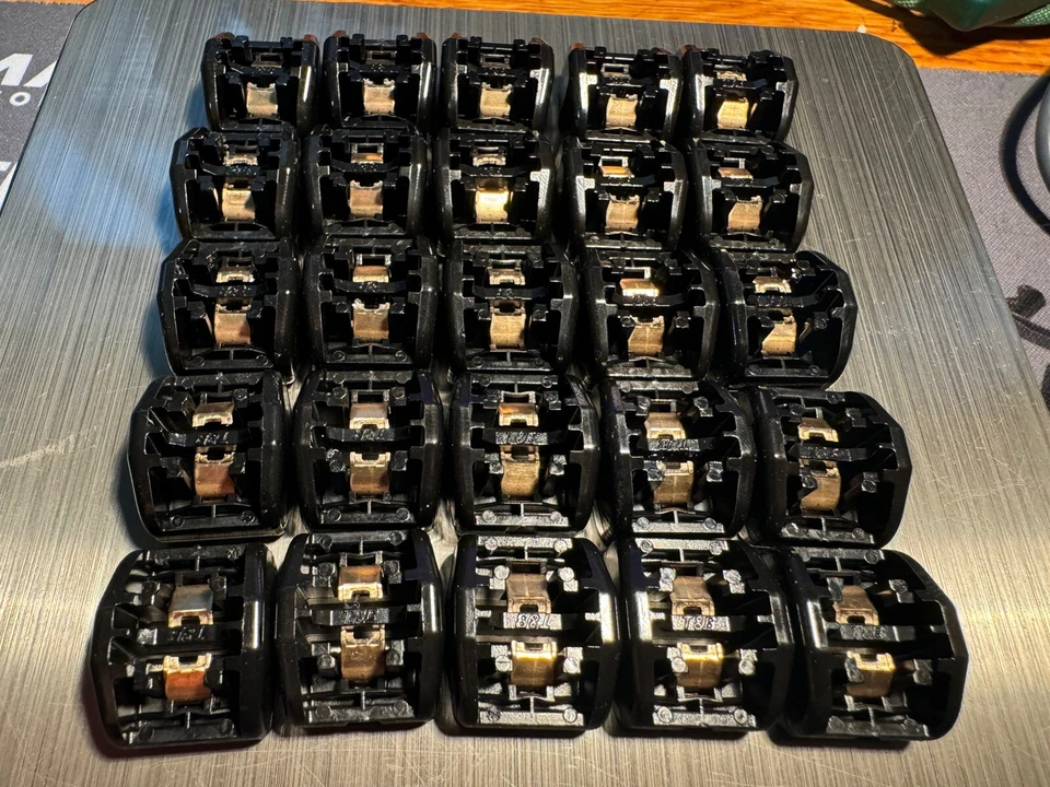 THOMAS & BETTS TYD-LH DELTEC LOCKING HEADS / CB-LH-25 / CSS-LH / BAG 25pcs